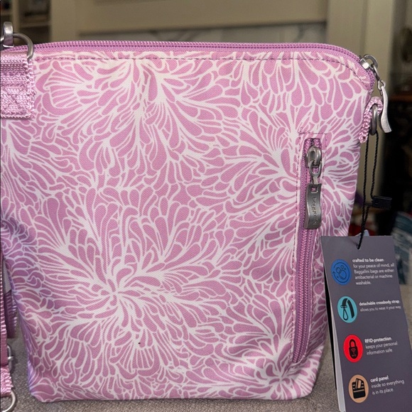 NWT, Baggallini modern pocket crossbody in an adorable pink print . - Picture 5 of 8